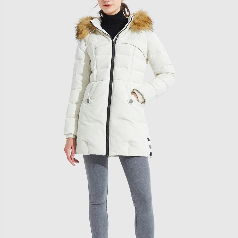 NWOT Women's White Puffer Jacket without removal Fur on Hood